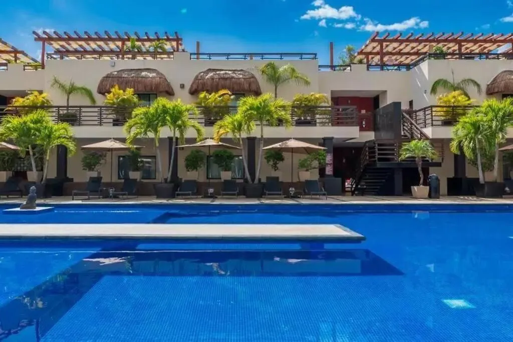 Coastal Serenity: Mangrove View Studio Apartment Playa del Carmen
